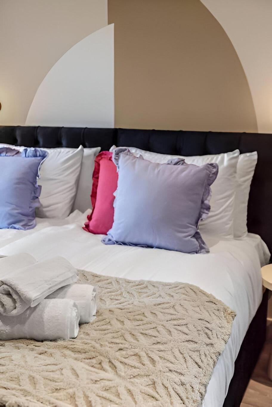 Boutique Sanctuary With Bespoke Kitchenette * London