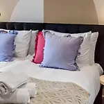 Boutique Studio Sanctuary With Bespoke Kitchenette