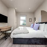 Boutique Studio Sanctuary With Bespoke Kitchenette